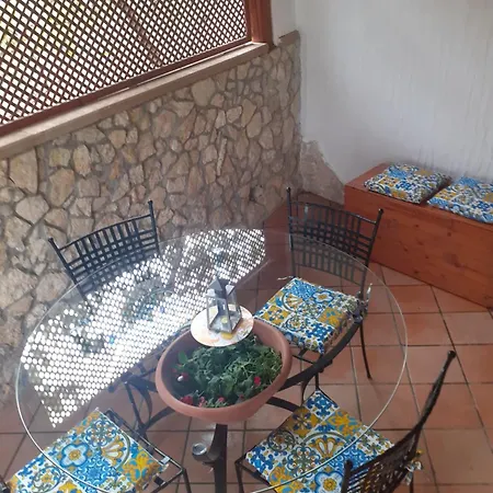 Casa Del Miele * Casteldaccia